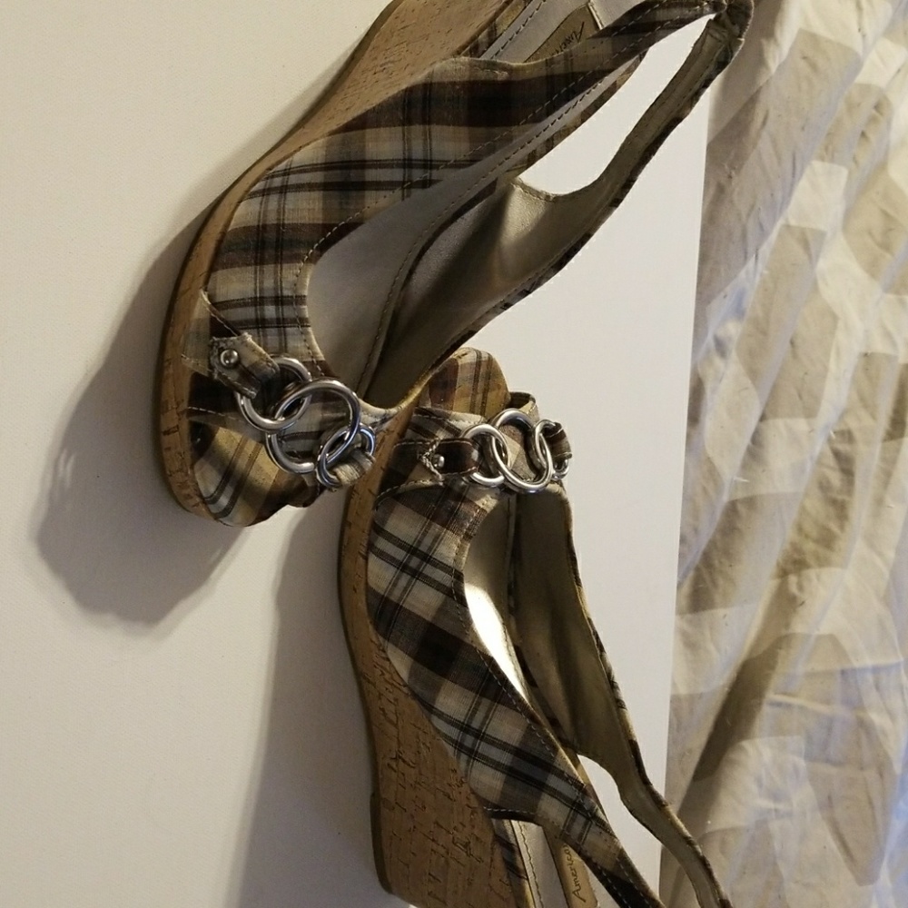 Plaid wedge heels